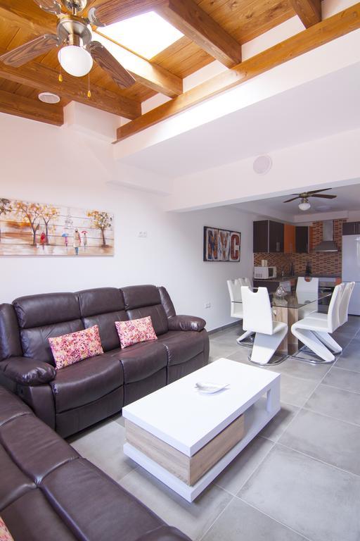Anju Villas Los Delfines Bravo'S Apartments Коралео Екстериор снимка
