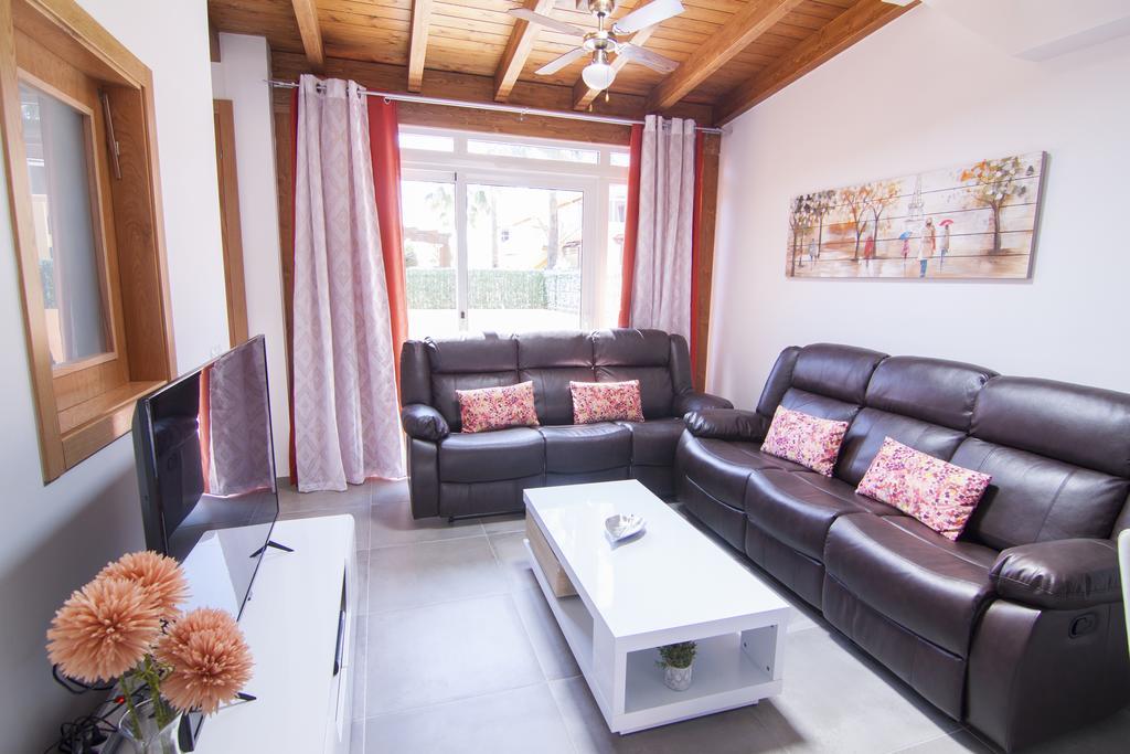 Anju Villas Los Delfines Bravo'S Apartments Коралео Екстериор снимка