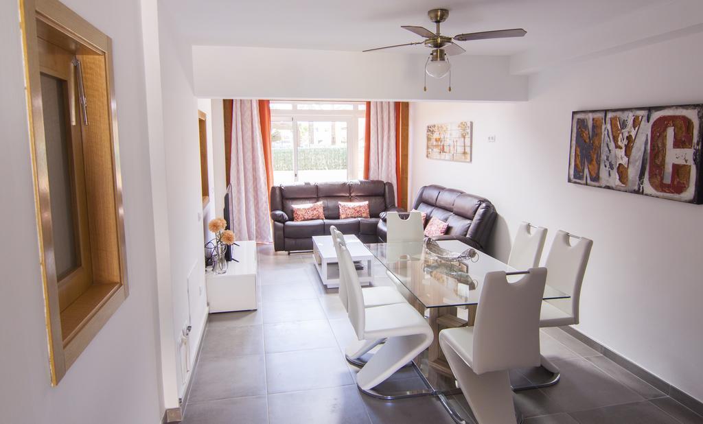Anju Villas Los Delfines Bravo'S Apartments Коралео Екстериор снимка